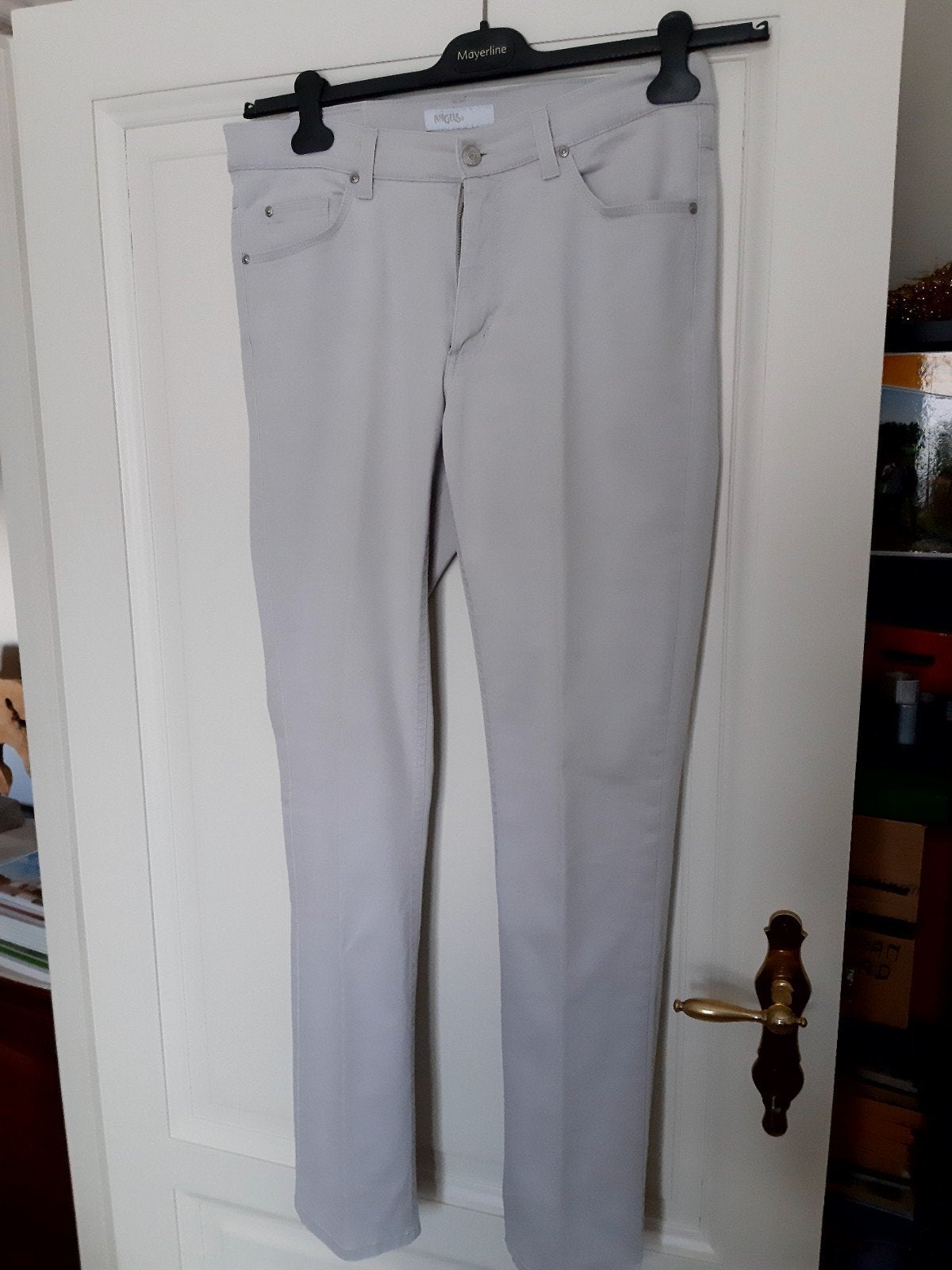 Lichtgrijze damesbroek merk Angel mt 44, Kleding | Dames, Broeken en Pantalons, Ophalen of Verzenden