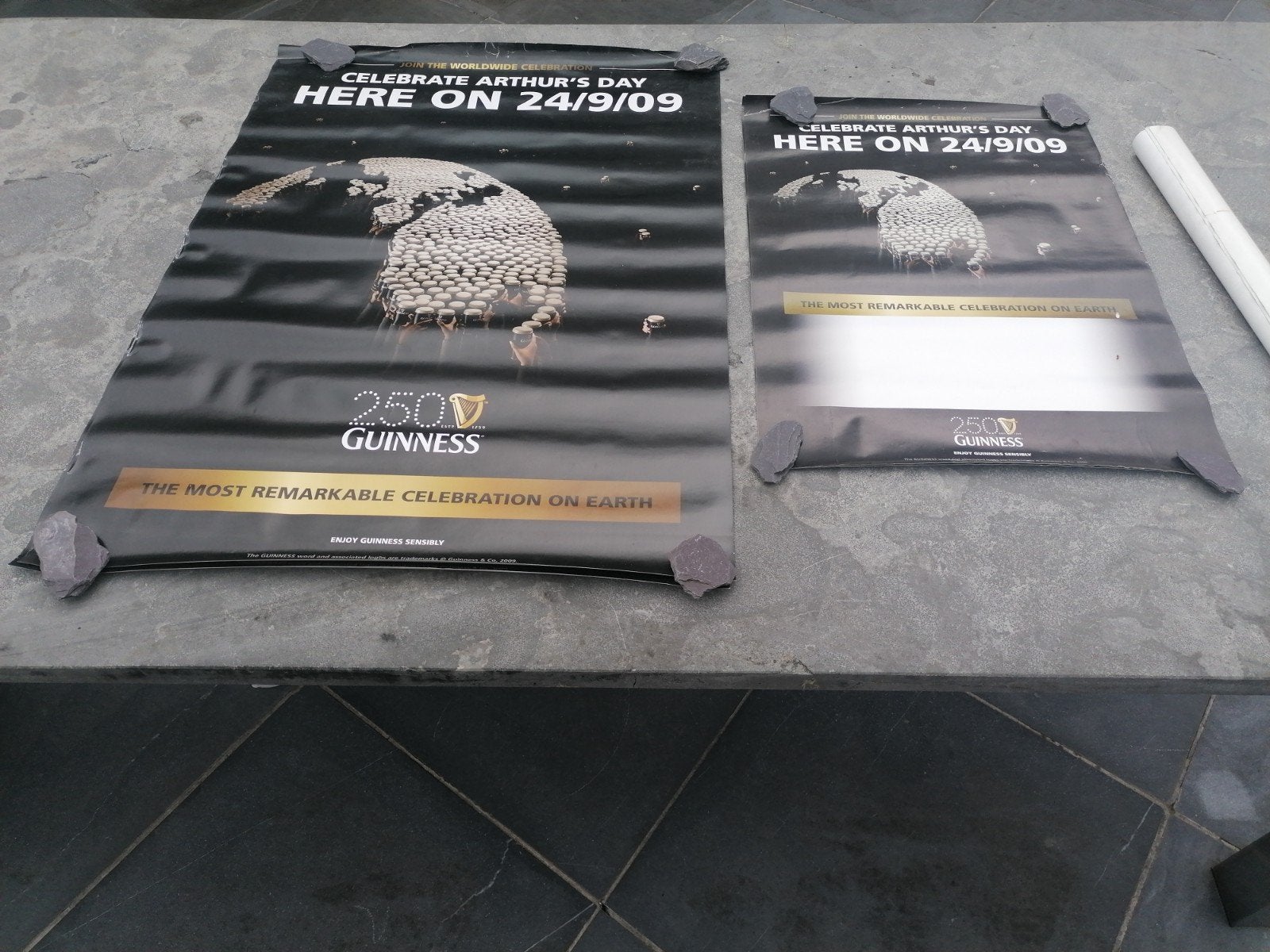 2 affiches de la bière Guinness 2009, Enlèvement ou Envoi