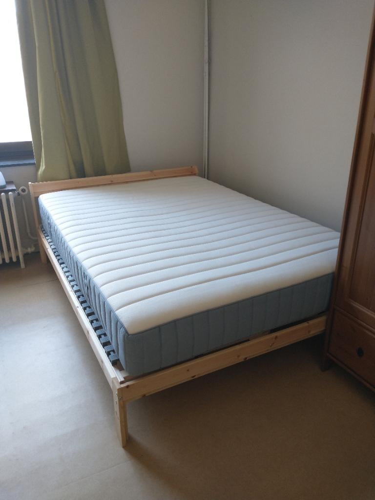 Matelas 140 en parfait état + 2 sommiers + cadre de lit, Matelas, Enlèvement, 200 cm, Deux personnes