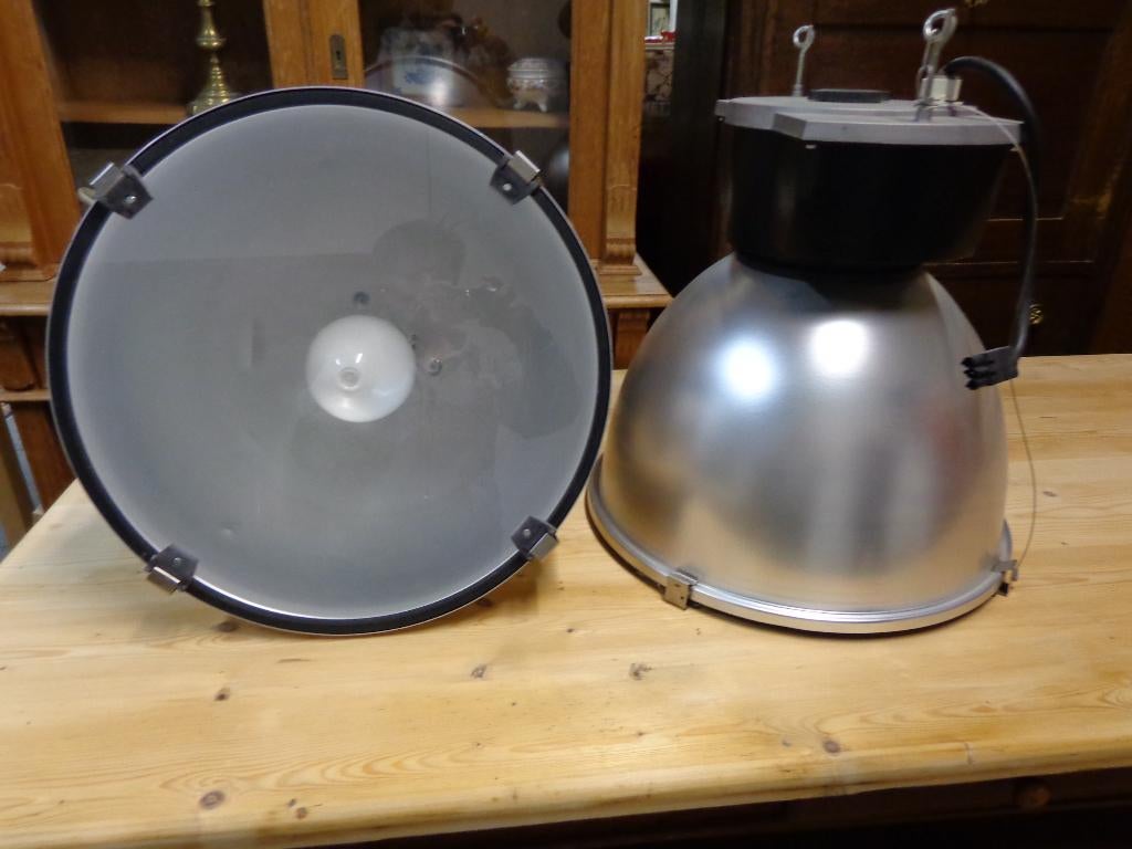 Nog originele industriële hanglampen uit magazijn, Huis en Inrichting, Lampen | Hanglampen, Ophalen, Gebruikt, Glas, Industrieel vintage