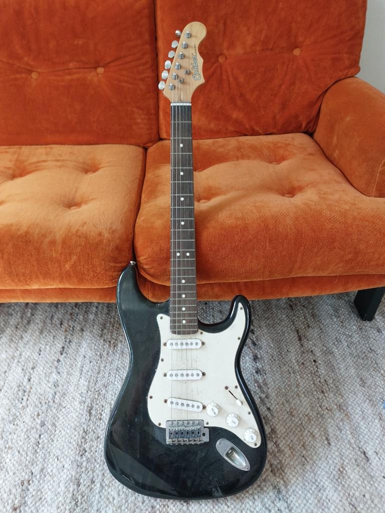 Caliber stratocaster gitaar, Musique & Instruments, Instruments à corde | Guitares | Électriques, Enlèvement, Utilisé, Solid body