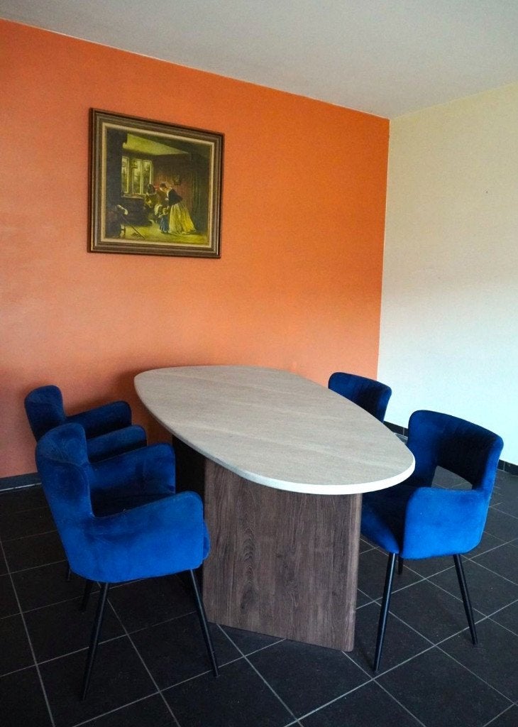Scandinavische stijl eettafel + vier stoelen in goede staat, Huis en Inrichting, Ophalen, Zo goed als nieuw, Scandinavisch, 4 tot 6 stoelen