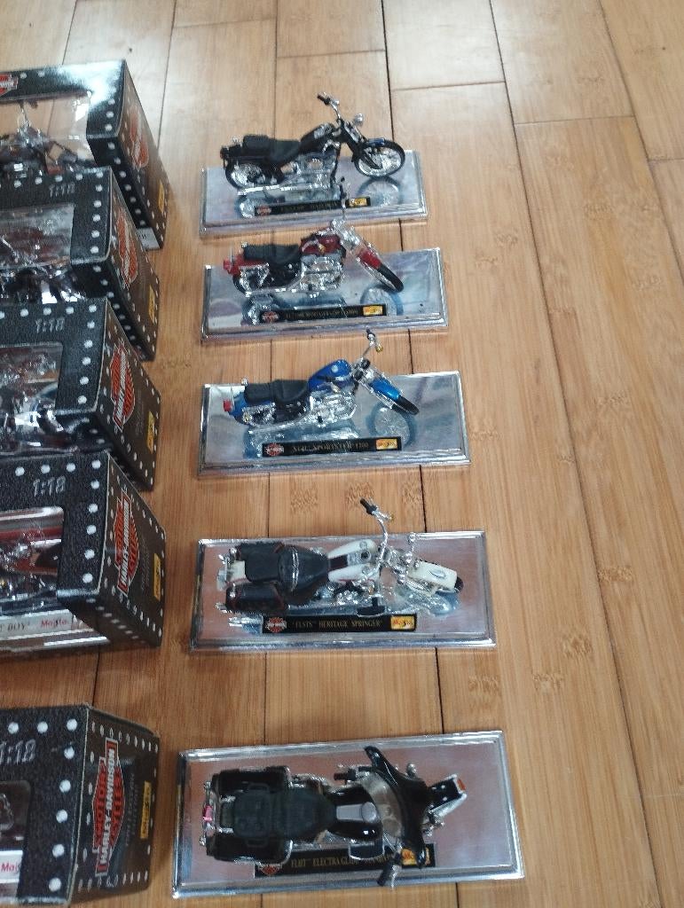 Collection Motos 1/18, Enlèvement, Comme neuf