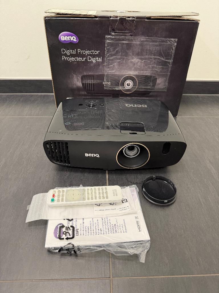 Benq w2000+ short trow cinema 3D beamer Full HD, Audio, Tv en Foto, Beamers, Zo goed als nieuw, DLP, Full HD (1080), Ophalen