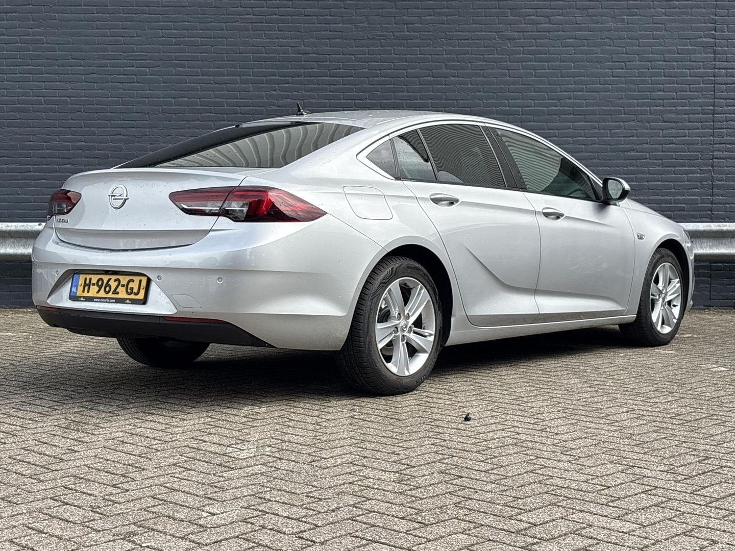 Opel Insignia Grand Sport 1.5 Turbo Business Executive | € 8, Zwart, Bedrijf, Zilver of Grijs, Insignia