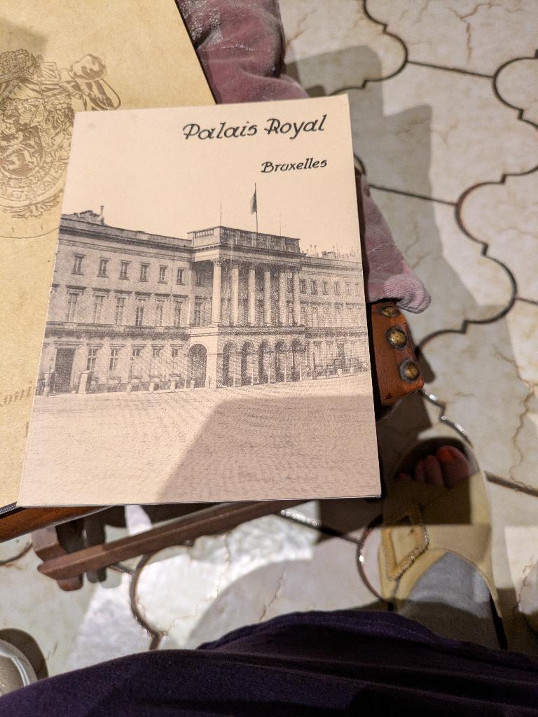 Palais royal Bruxelles, Verzamelen, Koningshuis en Royalty, Ophalen of Verzenden, Zo goed als nieuw, Tijdschrift of Boek
