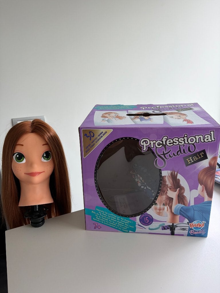 Kappershoofd Buki professional hair studio, Ophalen, Zo goed als nieuw, Ontdekken