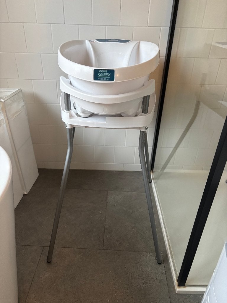 Babybad met Weegschaal, Thermometer & Standaard, Kinderen en Baby's, Ophalen, Gebruikt, Badje, Standaard
