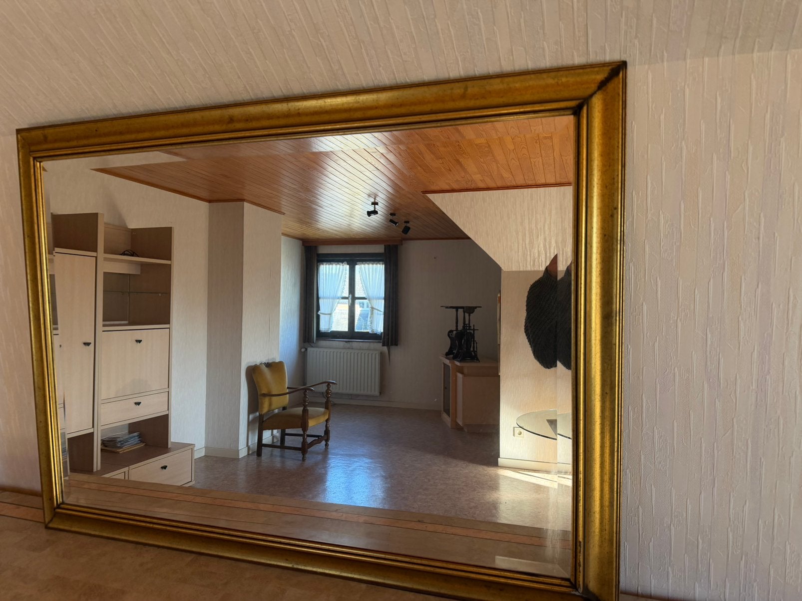 Grand miroir avec bord doré, Maison & Meubles, Enlèvement, Utilisé