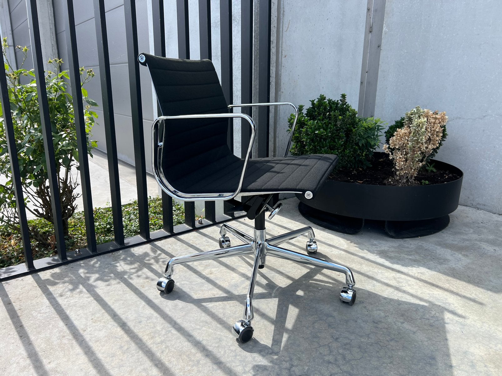 Vitra Eames ea117, Zwart, Ophalen of Verzenden, Zo goed als nieuw, Bureaustoel