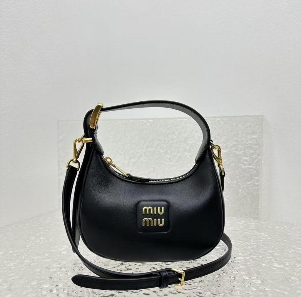 Handtas in Miu Miu-stijl — chic en trendy, Handtassen en Accessoires, Ophalen of Verzenden, Zo goed als nieuw, Wit, Handtas