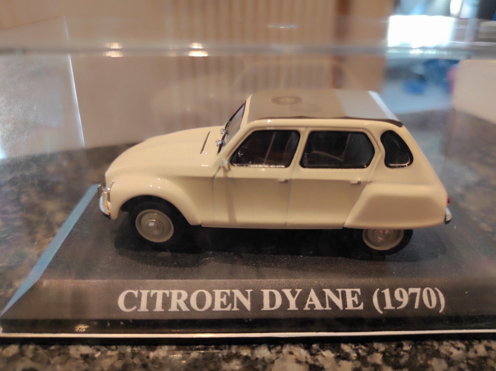Citroën Dyane beige 1970, 1:43 en vitrine, Enlèvement ou Envoi