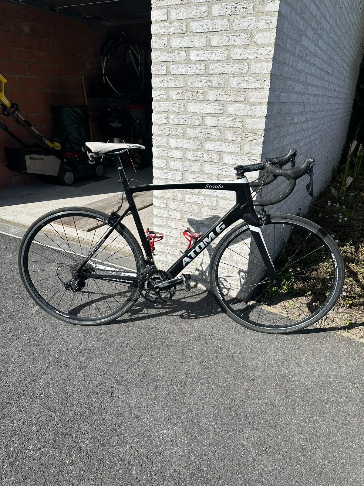 Atom 6 strada carbon koersfiets, Fietsen en Brommers, Gebruikt, Carbon, Velgrem, Ophalen
