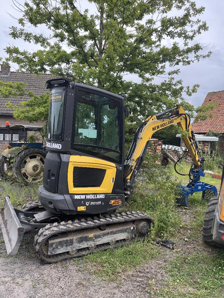 Graafmachine New Holland 2,5T (E25D CAB -AG), Articles professionnels, Machines & Construction | Grues & Excavatrices, Enlèvement
