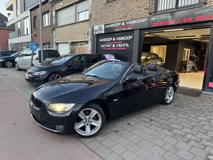 BMW 320 Navigations Boite Automatique Pneus et Frein Neuf, Auto's, BMW, Automaat, Zwart, Cabriolet, Zwart