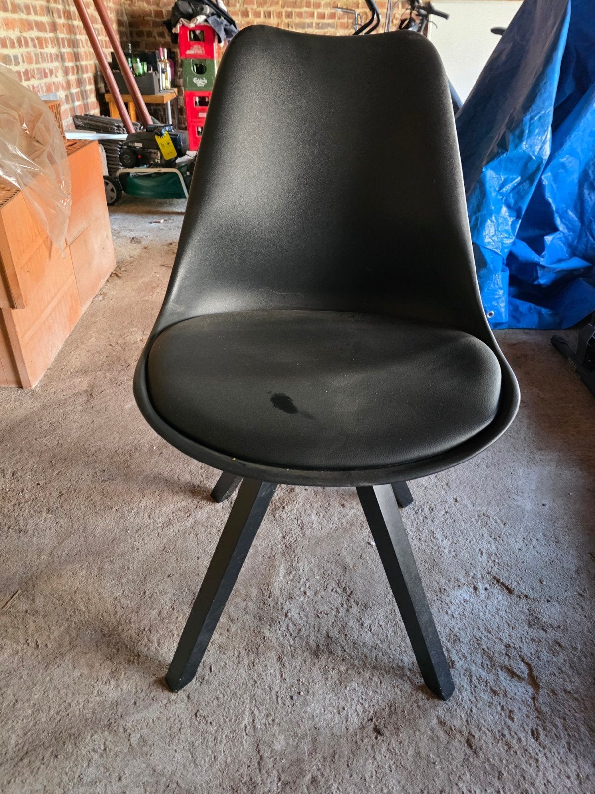 3 stoelen, Enlèvement