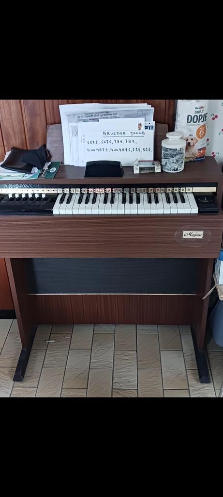 Orgel van het merk "MAGNUS" in heel goede staat., Muziek en Instrumenten, Ophalen, Orgel