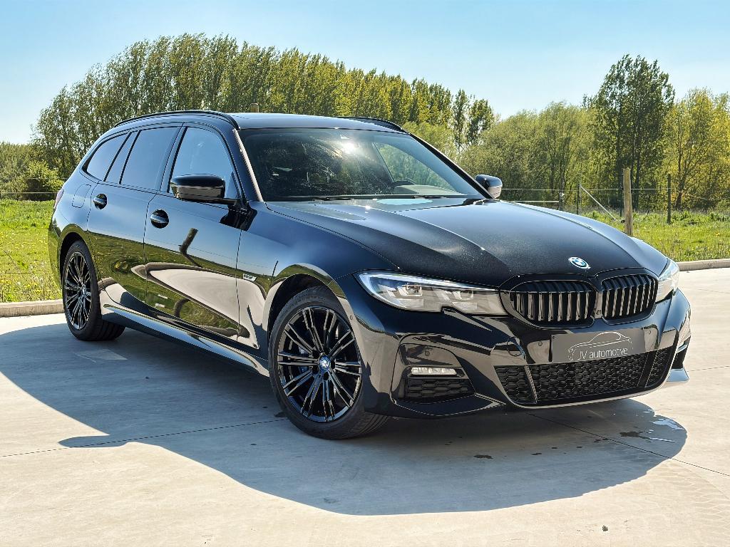 BMW 330e - 2022 - 85.652km - Pano - M-sport - 360, Auto's, BMW, Automaat, Achterwielaandrijving, 34 g/km, Zwart