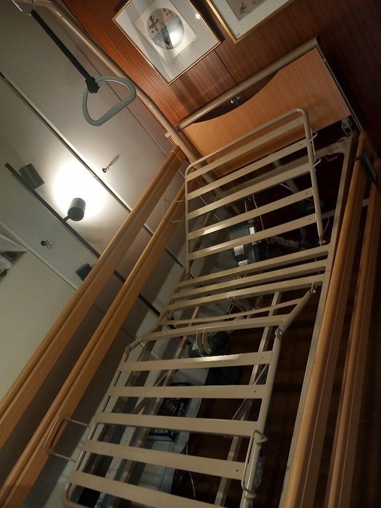 ZIEKENHUISBED €700, Diversen, Ophalen of Verzenden
