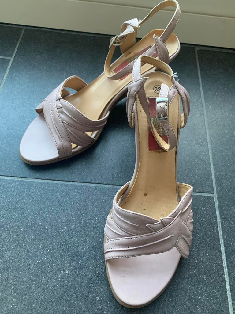 Sandalen met elegante hak maat 38, Kleding | Dames, Overige kleuren, Zo goed als nieuw, Sandalen of Muiltjes, Ophalen of Verzenden