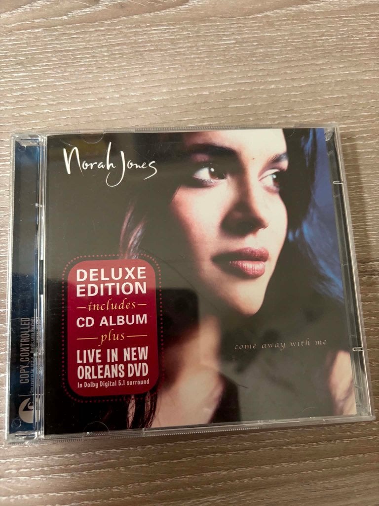 Norah Jones cd + dvd, come away with me, deluxe edition., Ophalen of Verzenden, Zo goed als nieuw, Jazz-fusion, Inclusief DVD