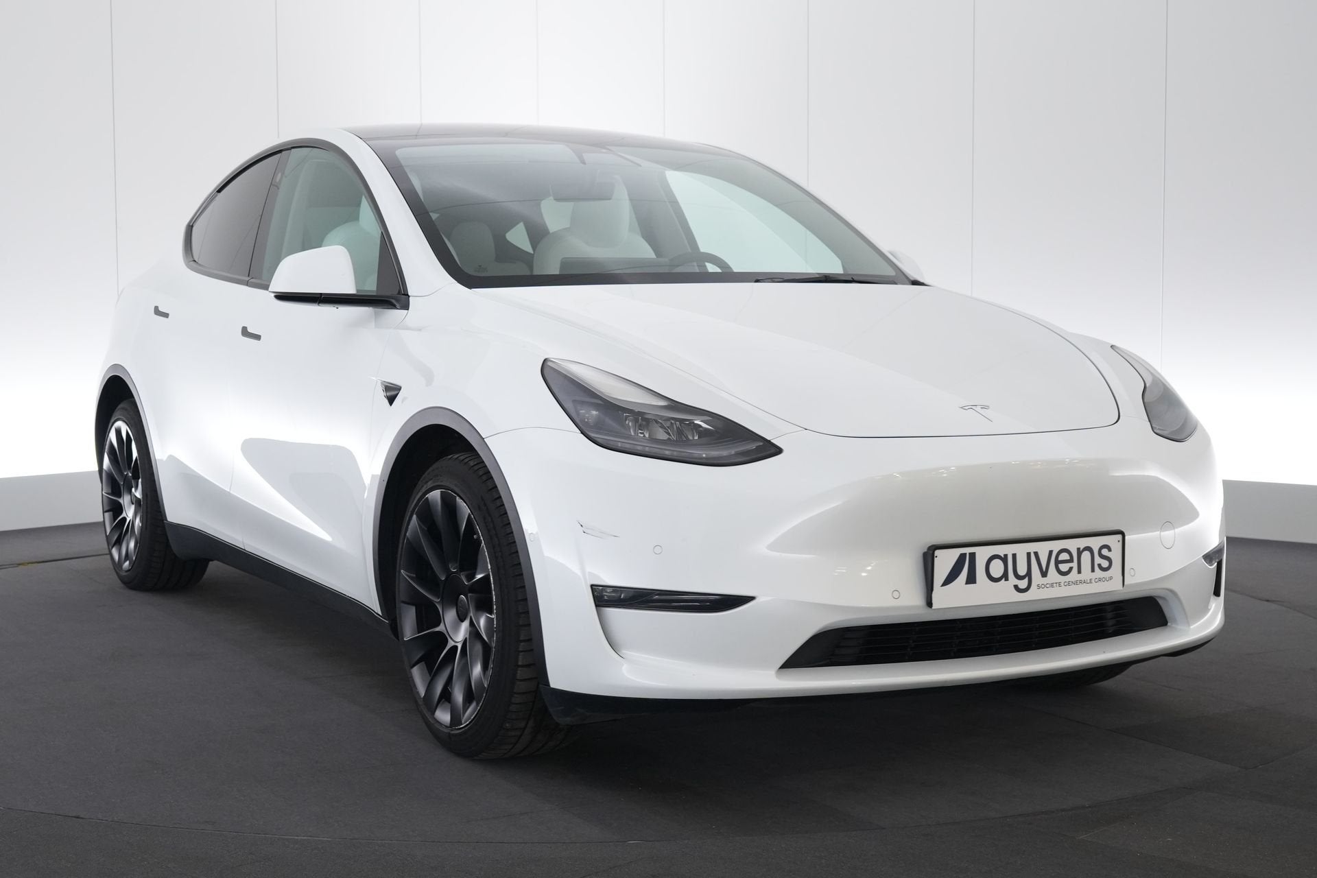 (2BJX180) TESLA MODEL Y, Autos, Tesla, Cuir, Achat, Entreprise, Carnet d'entretien