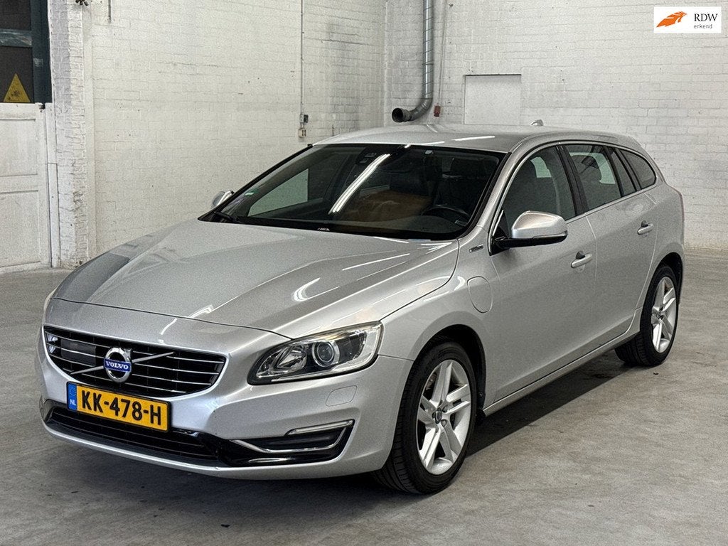 Volvo V60 2.4 D6 AWD Plug-In Hybrid R-Design Blis|Trekhaak, Auto's, Automaat, Zwart, 48 g/km, 11 kWh
