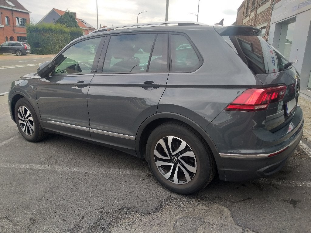 Zeer mooie VW Tiguan Active benzine 150 PK MET MAAR 29.190KM, Autos, Volkswagen, Argent ou Gris, Achat, Euro 6, Entreprise