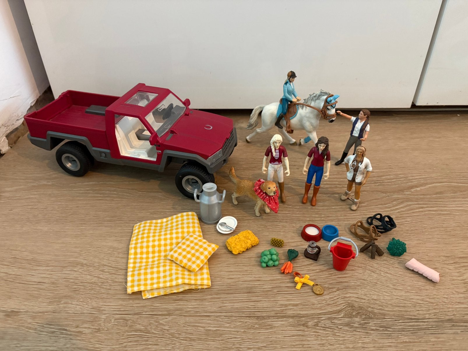 Figurine Schleich - Ensemble chevaux + accessoires, Enlèvement ou Envoi, Comme neuf