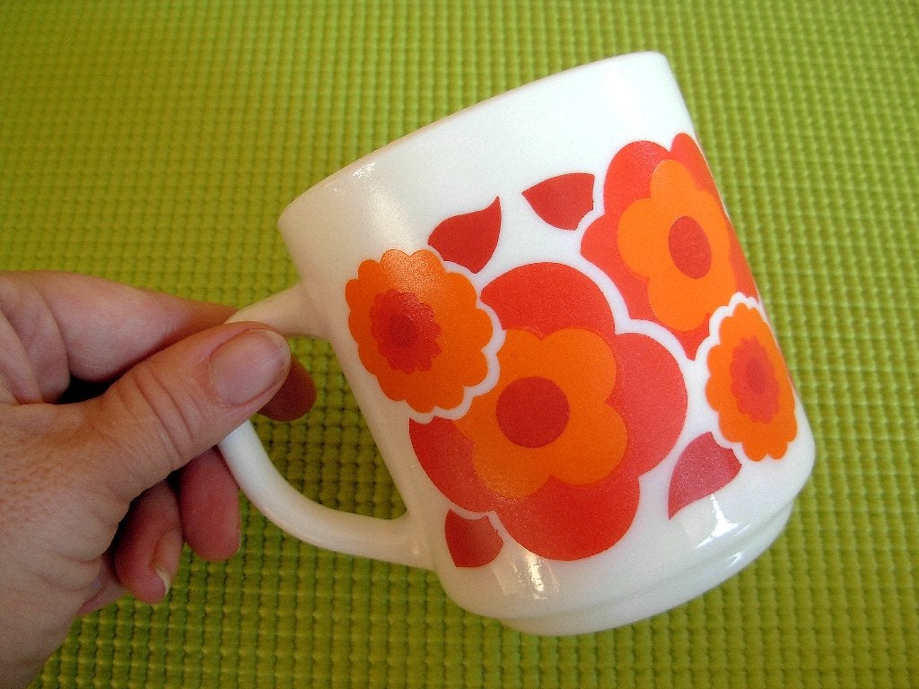 Vintage Arcopal mok met rode Lotus, Verzenden