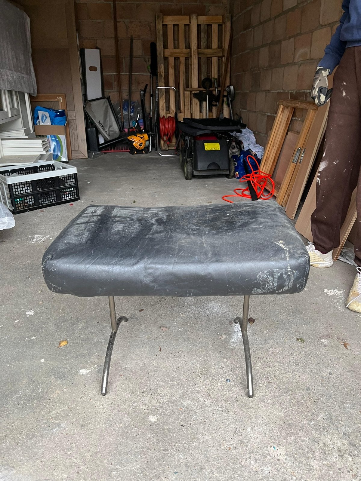 Oude design poef, Ophalen, Gebruikt, Leer, 75 tot 100 cm