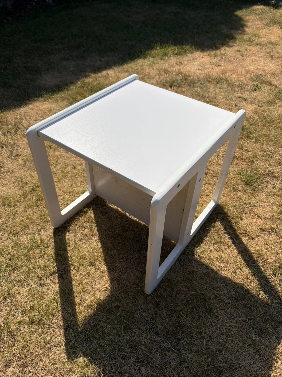 Gratis kindertafel/kinderstoeltje, Ophalen, Zo goed als nieuw