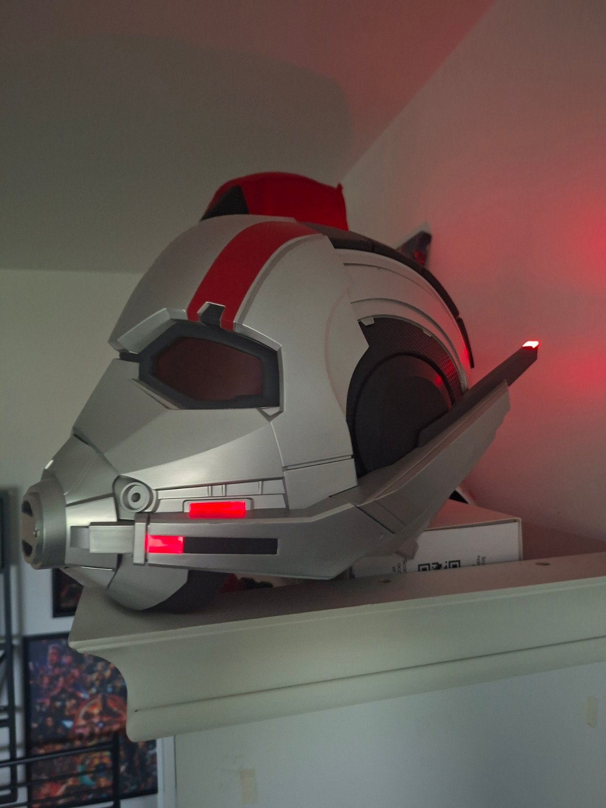 Hasbro Marvel Legends Ant-Man Elektronische Helm 1:1 (LED li, Enlèvement, Comme neuf, Film, Statue, Réplique ou Modèle