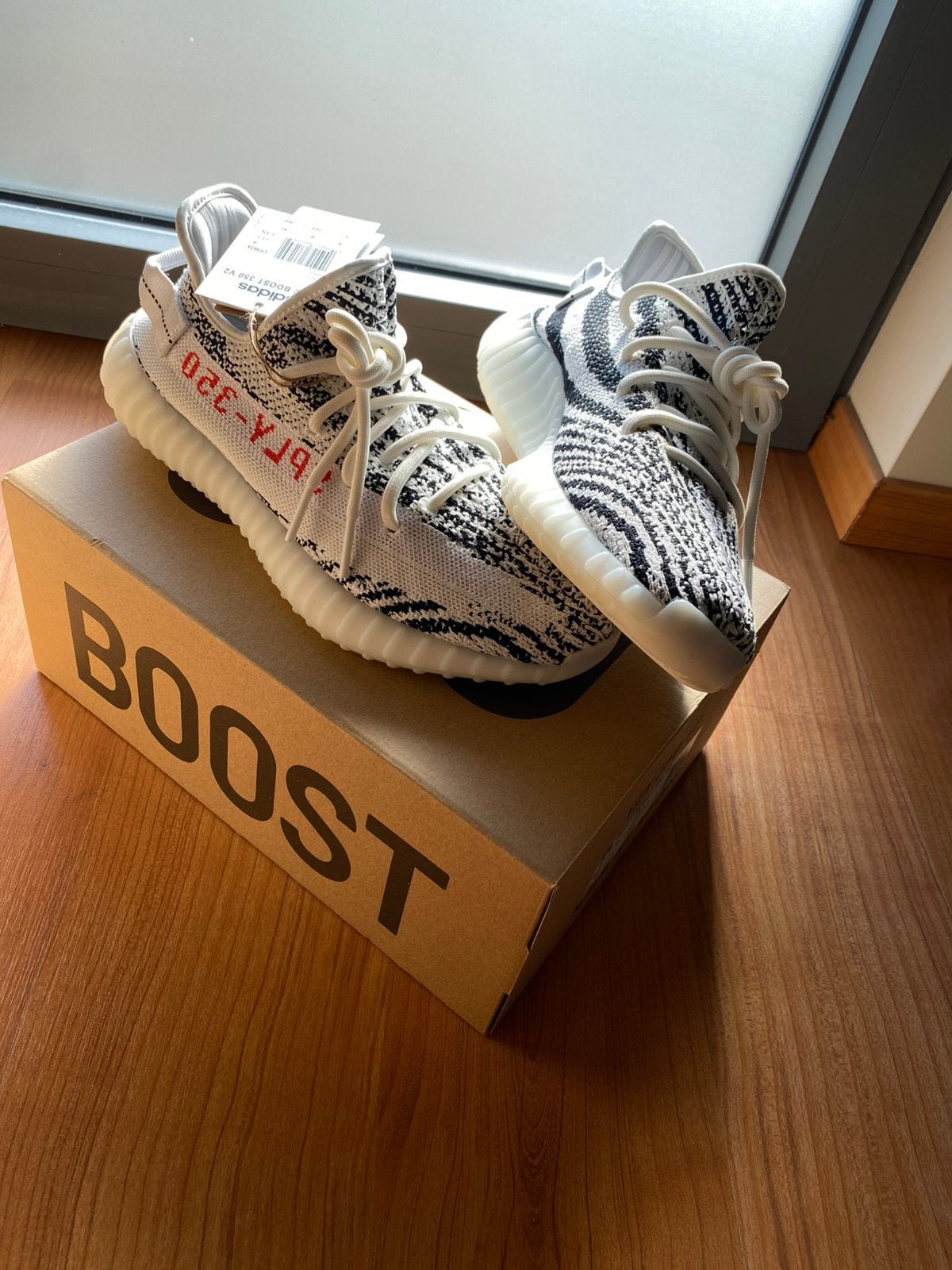 Yeezy zebra, Ophalen, Nieuw
