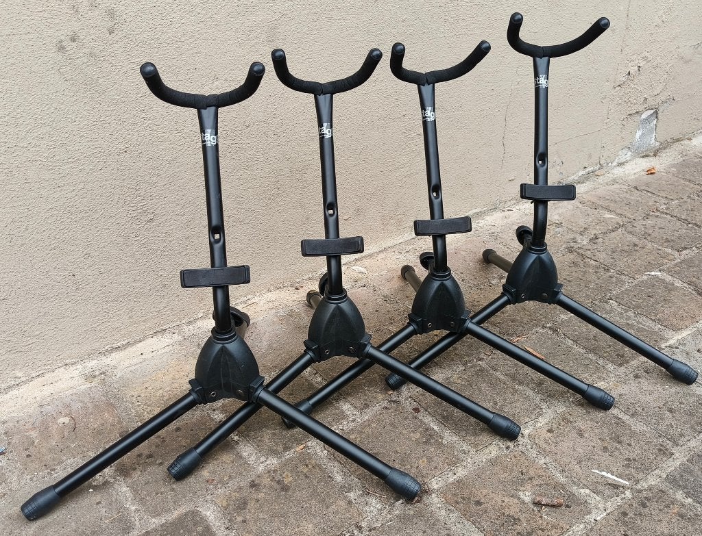 4 Stagg alt- en tenorsaxofoon standaarden, Musique & Instruments, Pieds, Enlèvement ou Envoi, Comme neuf, Pied pour instrument