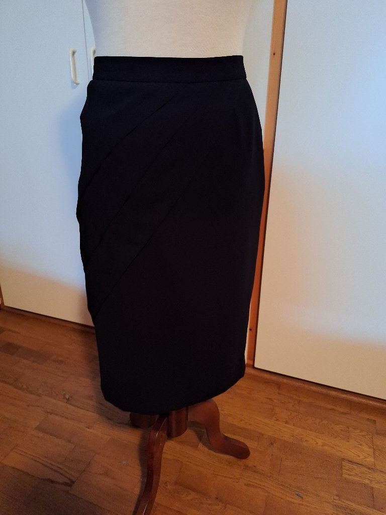 Zwarte rok - Mt. 46, Kleding | Dames, Rokken, Zo goed als nieuw, Maat 46/48 (XL) of groter, Zwart, Knielengte, Ophalen of Verzenden