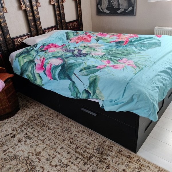 bed met opbergruimte Ikea 160 x 200, Huis en Inrichting, Ophalen, Zwart, Tweepersoons, Zo goed als nieuw