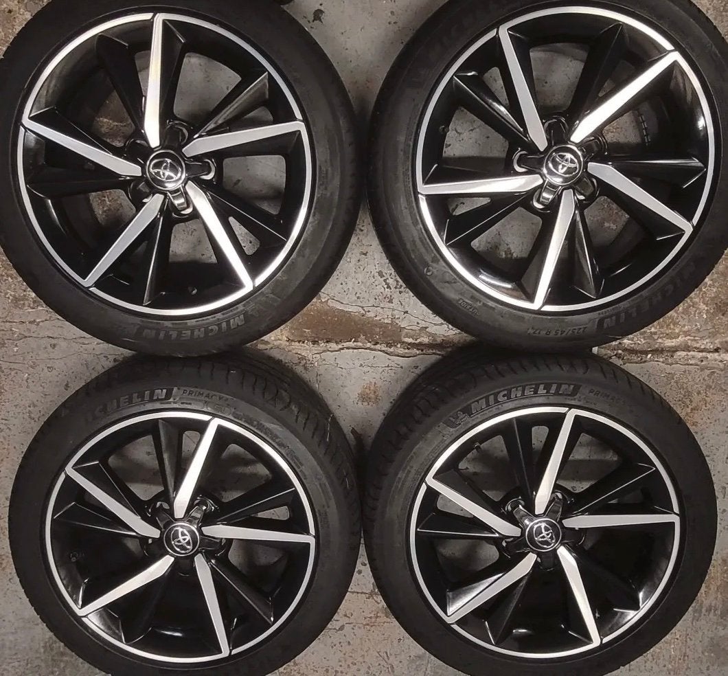 Jantes Toyota Auris Toyota Corolla d'origine avec pneus, Autos : Pièces & Accessoires, Enlèvement, Pneus été, Pneus et Jantes