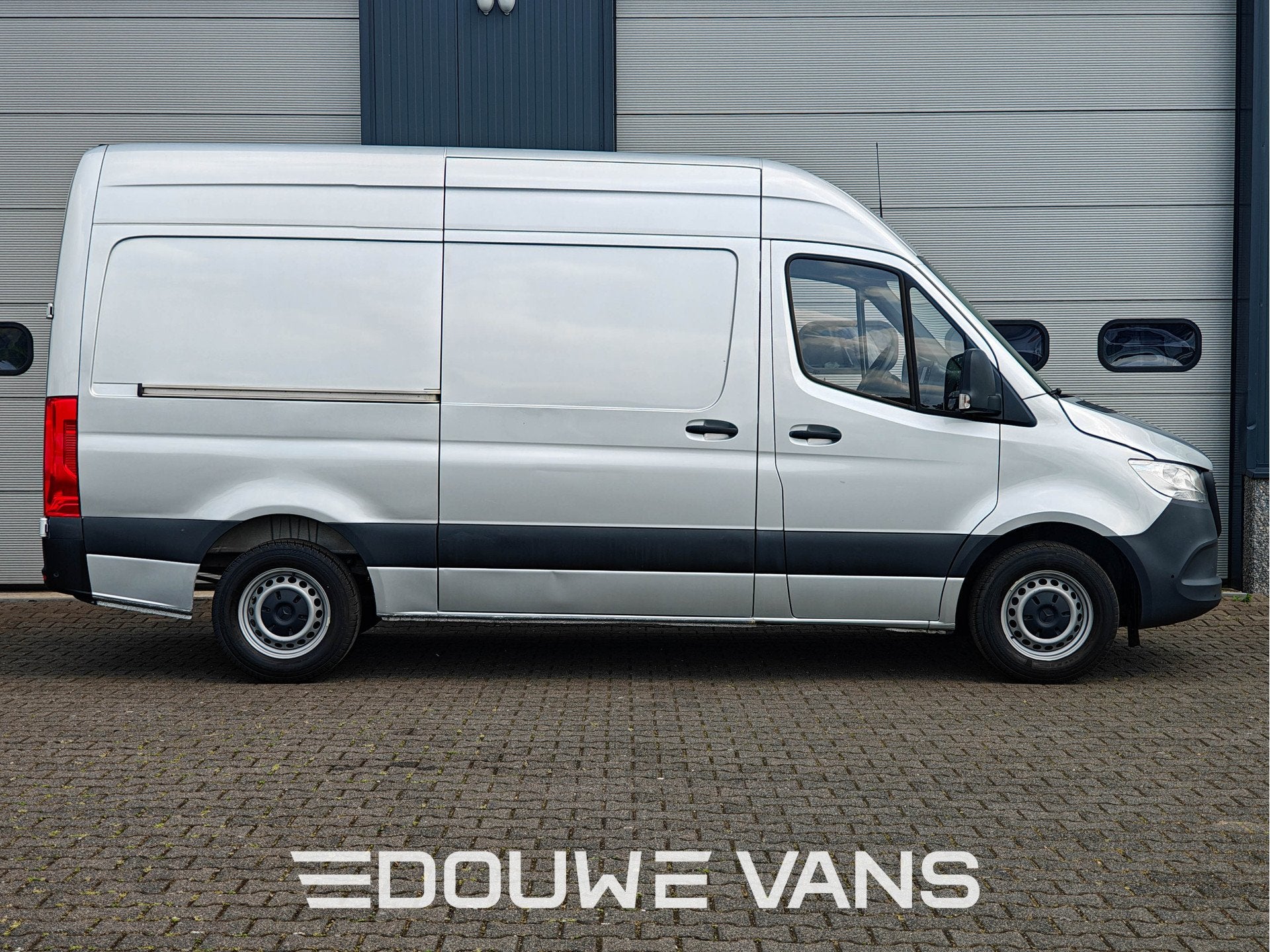 Mercedes-Benz Sprinter L2 H2 315 RWD Zilver Automaat MBUX Ma, Auto's, Automaat, Gebruikt, 4 cilinders, Mercedes-Benz
