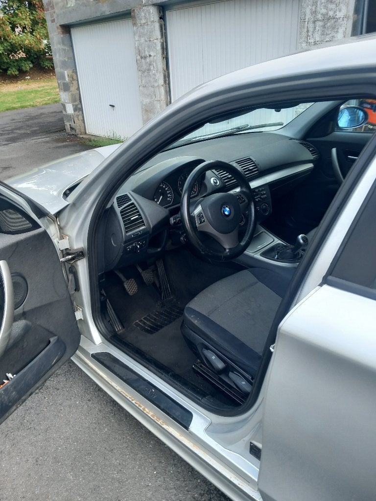 A vendre bmw 116, Auto's, BMW, Zwart, 4 cilinders, 1600 cc, 5 deurs