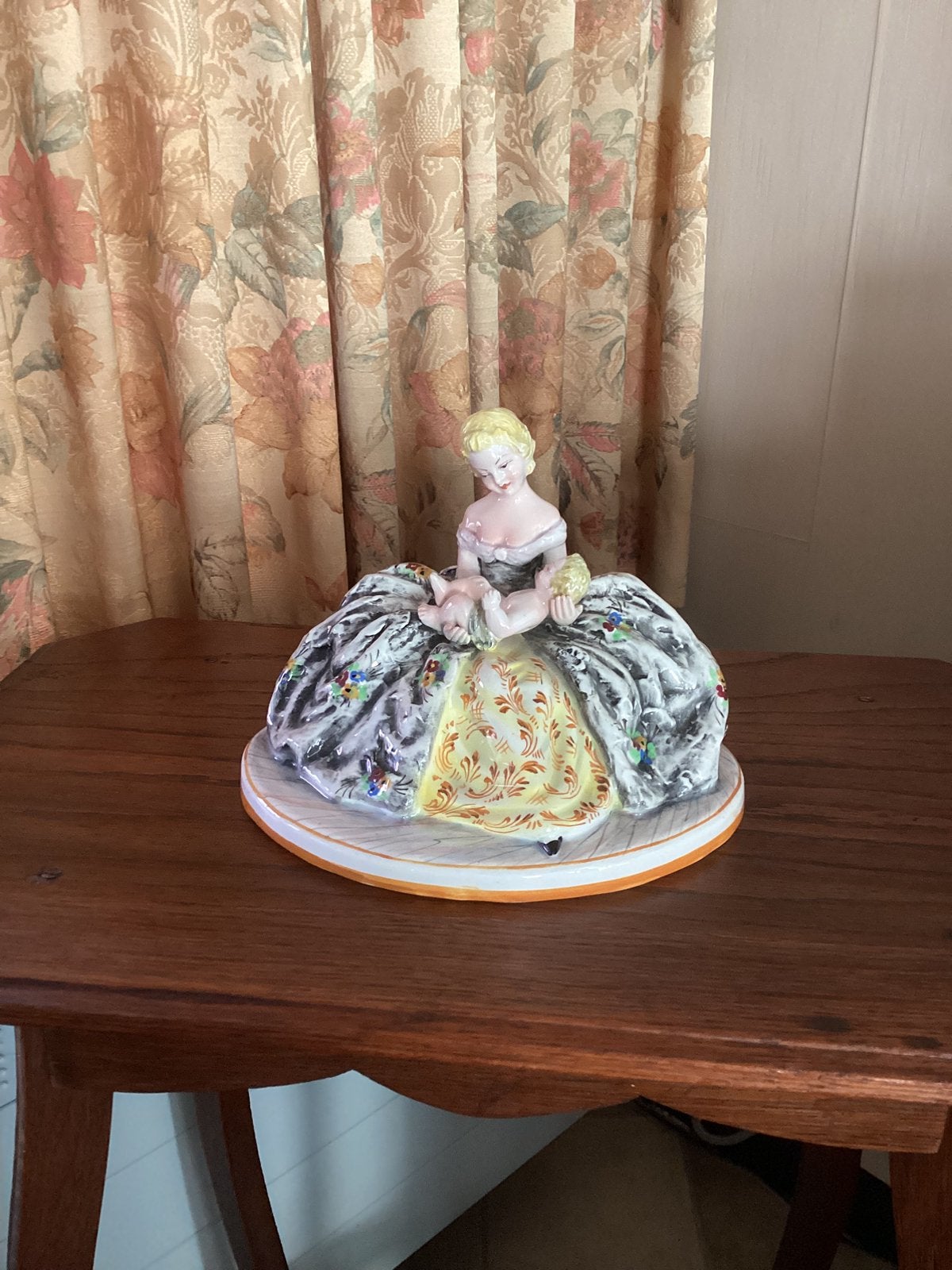 Dame met baby op schoot, Maison & Meubles, Enlèvement, Utilisé