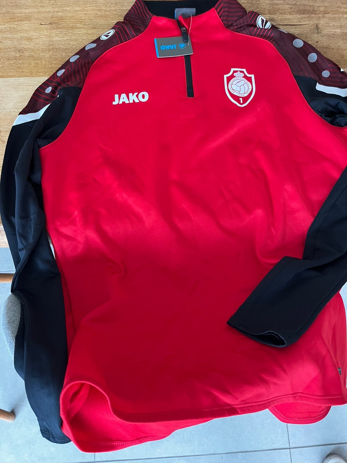 RAFC vest nieuw maat S en Antwerp voetbalsokken, Vêtements | Hommes, Enlèvement, Comme neuf, Taille 46 (S) ou plus petite