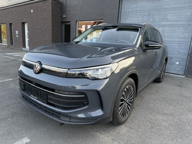 Vw Tiguan 1.5 Benzine DSG Leder Trekhaak AdapCruise 360Cam, Dealer onderhouden, Verwarmde buitenspiegels, Leder en Stof, 5 zetels