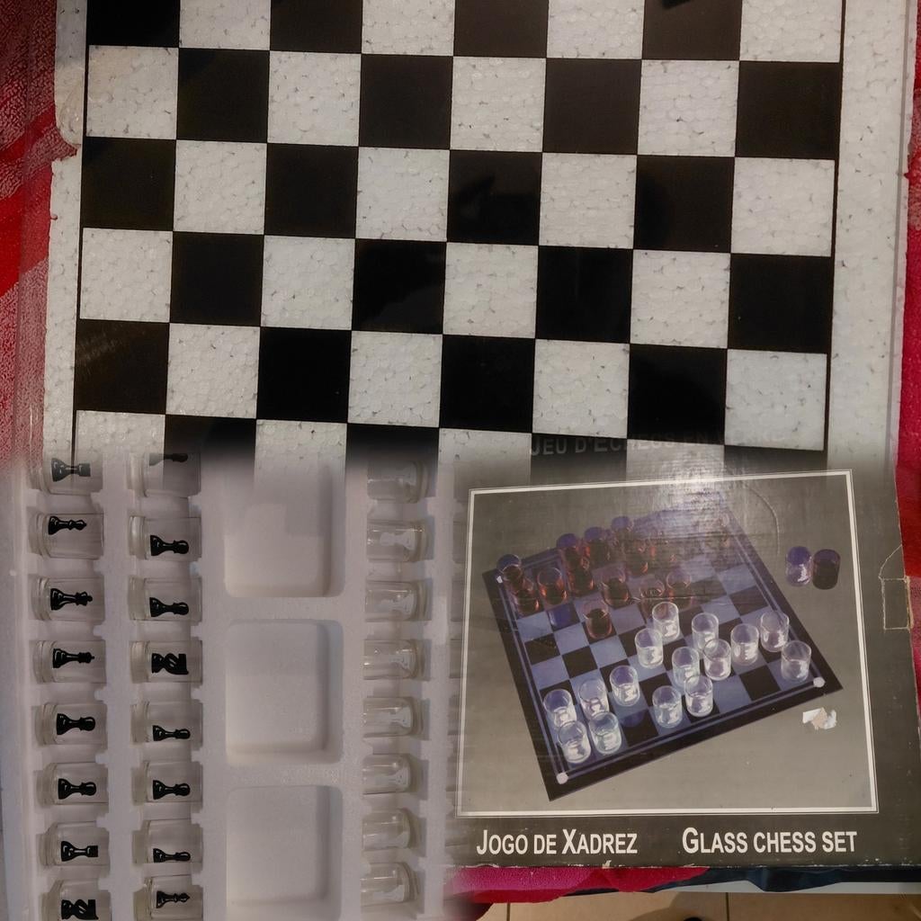Jeux d'échec en ver  10€ sur Charleroi, Enlèvement