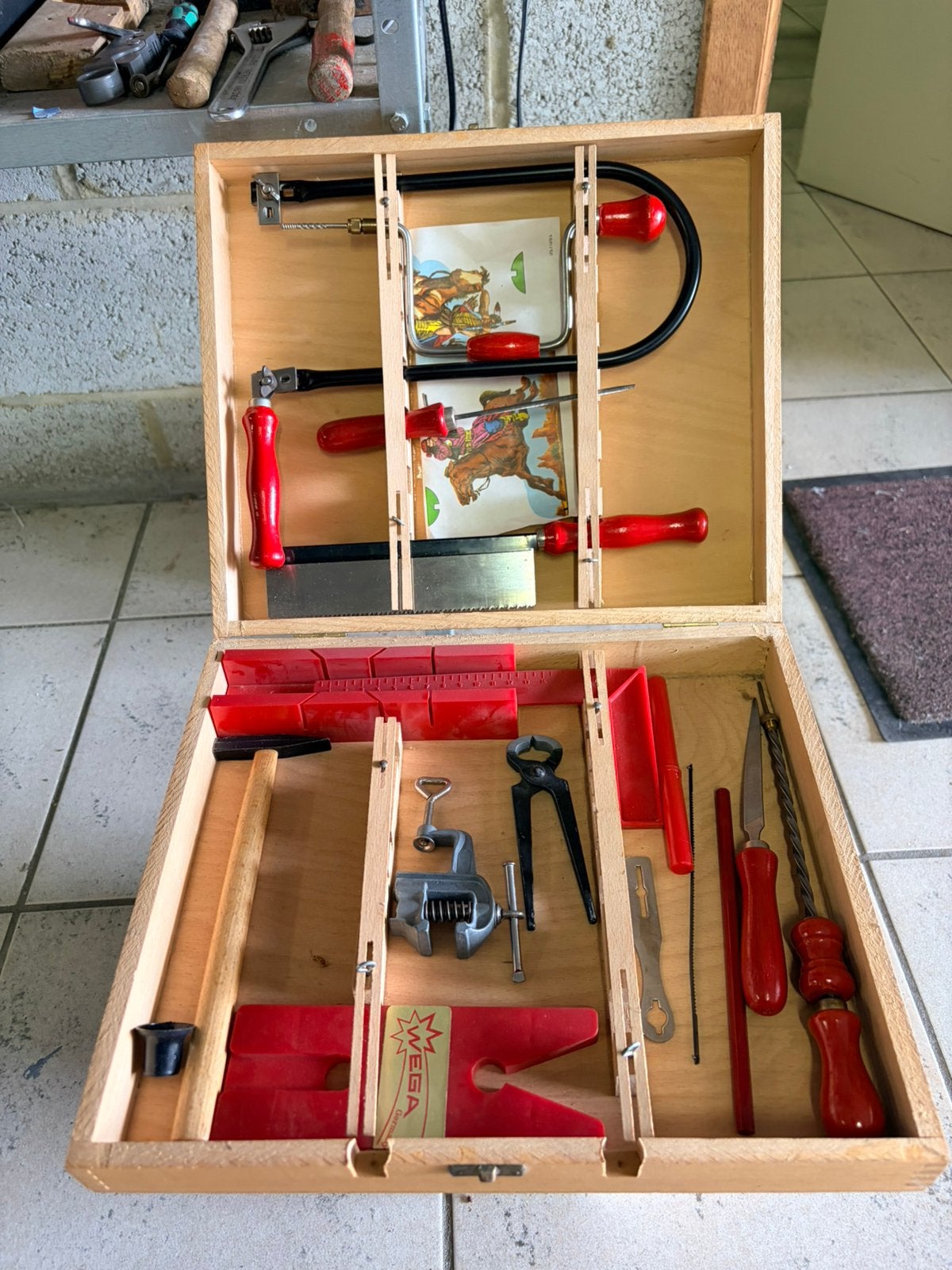 Boîte à outils ancienne WEGA en bois  – Jouet vintage, Enlèvement, Comme neuf