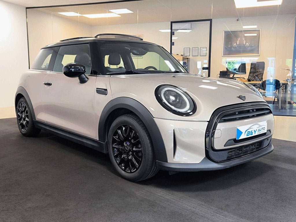 MINI Cooper 1.5 Automaat / PanoDak / Leder (bj 2022), Auto's, 4 zetels, 136 pk, Beige, Leder