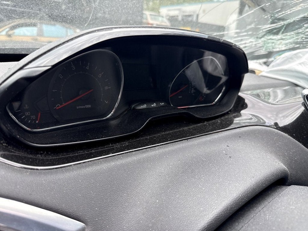 COCKPIT Peugeot 208 I (CA / CC / CK / CL) (|9805400380|), Kontakt-peugeot@peugeot.com, Gebruikt, Peugeot Deutschland GmbH, Bahnhofsplatz
65423  Rüsselsheim, DE