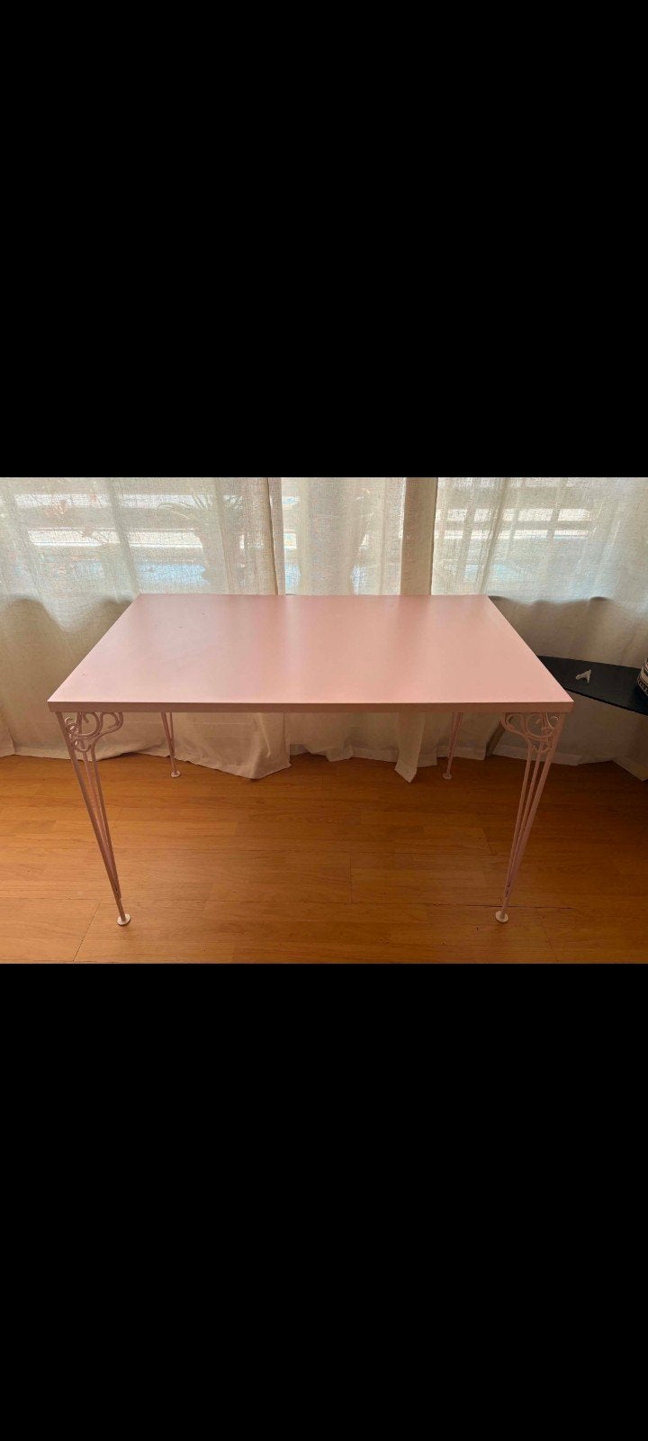Bureau métal, Métal