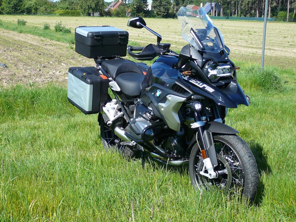 BMW R 1250 GS TRIPLE BLACK **TVA/BTW**3.605 KM**, 2 cilinders, 1254 cc, Nieuw, Handvatverwarming