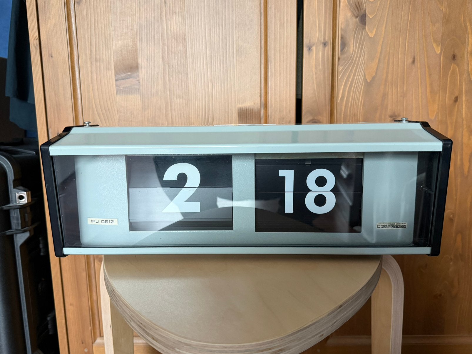 Prachtige Vintage Pragotron IPJ 0612 Wandklok Flipklok, Maison & Meubles, Accessoires pour la Maison | Horloges, Enlèvement ou Envoi